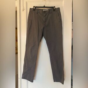Amazon Essentials Slim Fit Gray Pants Men's Size 32 x 32